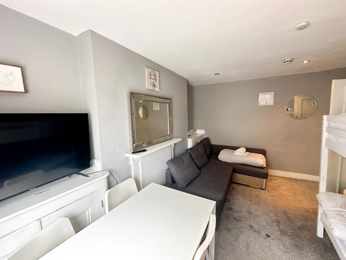 Number 27 Guesthouse Londra Esterno foto